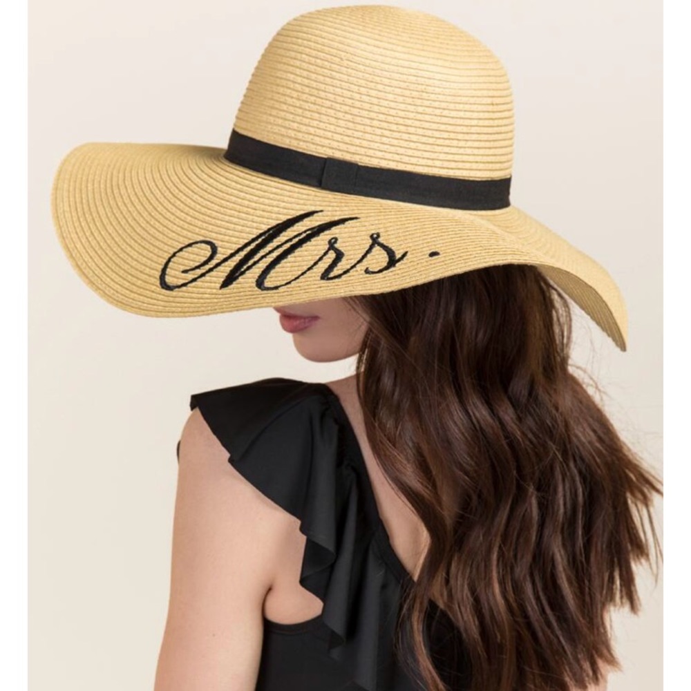 “Mrs.” floppy straw hat